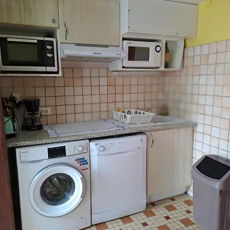 Au Milieu Du Village Apartment *