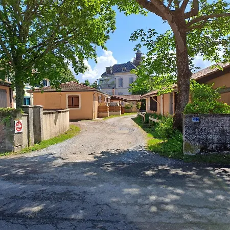Au Milieu Du Village