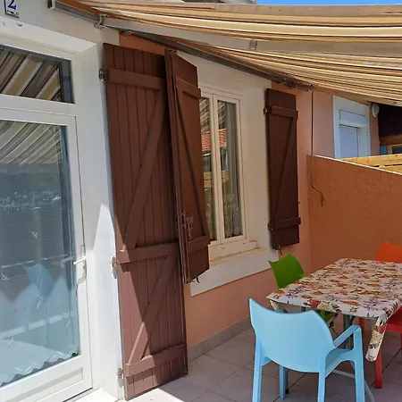 Au Milieu Du Village Apartment *